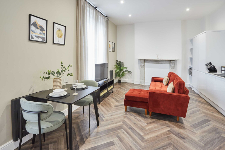 Room 4, Host Stay Apartment 4 Upton House, Northamptonshire