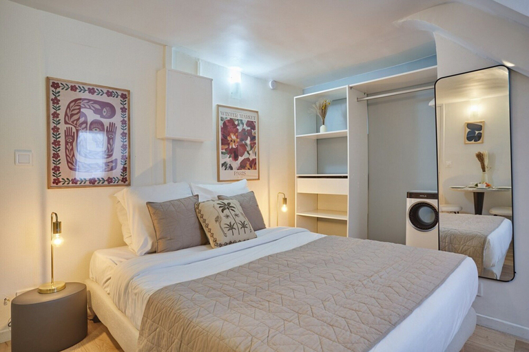 Room 5, Studio Place Vendome Opera, Paris