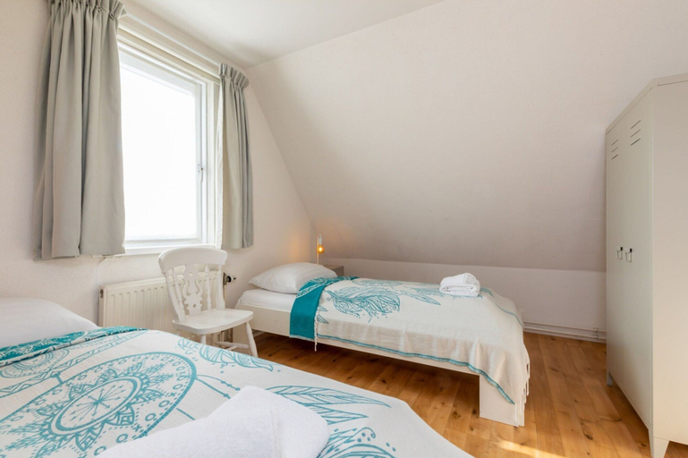 Bedroom 5, Holiday Home Near Beach With Sunny Terrace, Veere