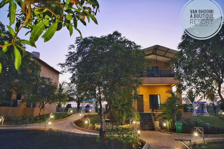 Exterior & Views