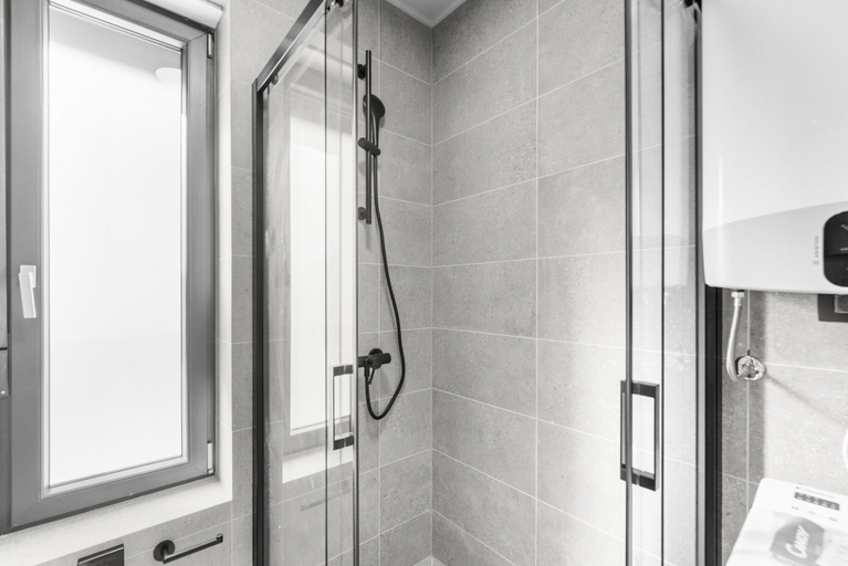 Bathroom 5, Apartment in Pula With Sea View and Bubble Bath, Brtonigla