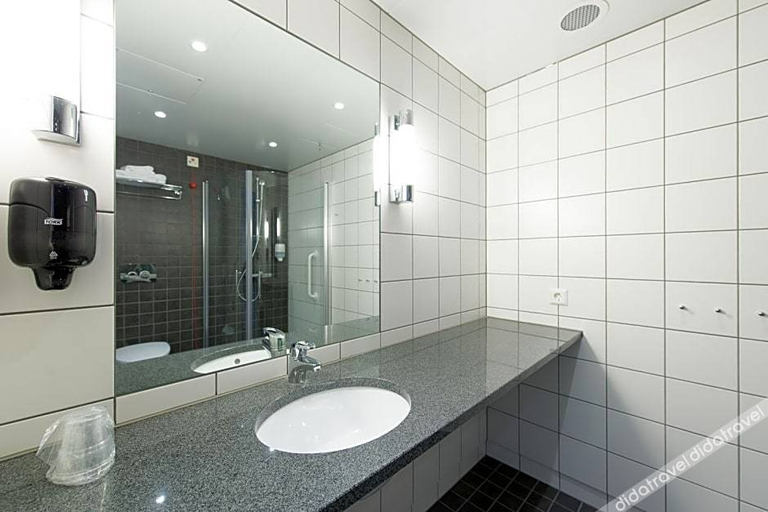 Bathroom 3, Pingvinhotellet UNN Tromsø, Tromsø