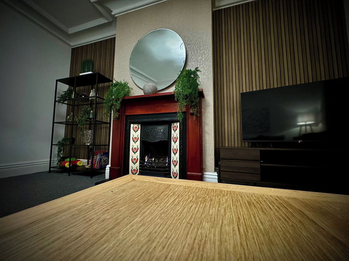 Game room, Sleeps10-parking-garden-hottub-petfriendly, Lancashire