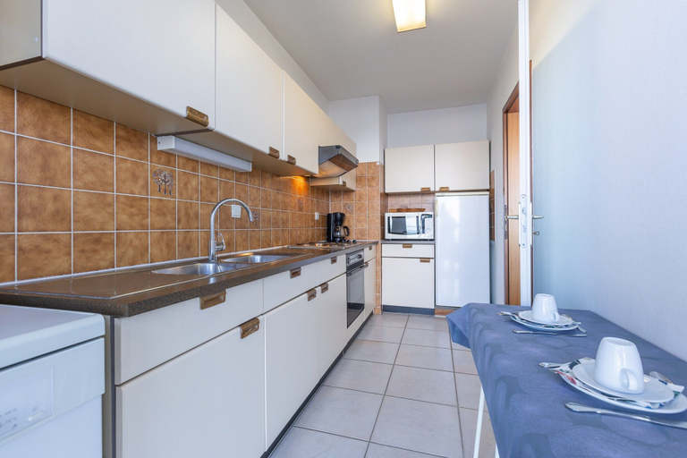 Private kitchen 5, Flat With Frontal sea Views and Parking, West-Vlaanderen