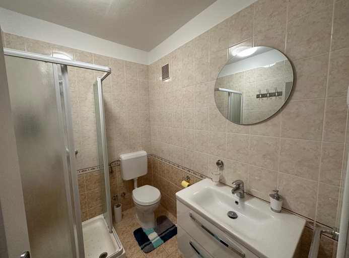 Others 3, Comfortable Apartment With Terrace, Poreč