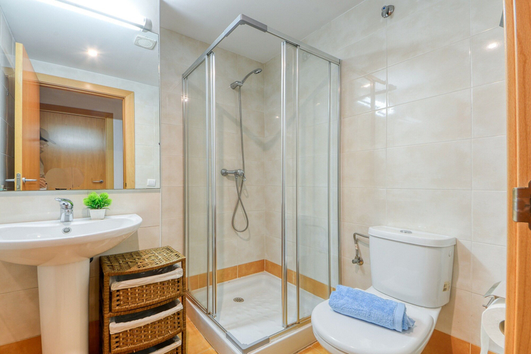 Bathroom 2, Apartment in Roses Near Santa Margarita Beach, Girona