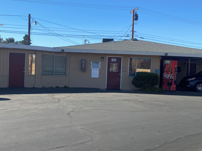 Exterior & Views 2, Apple Valley Motel, San Bernardino