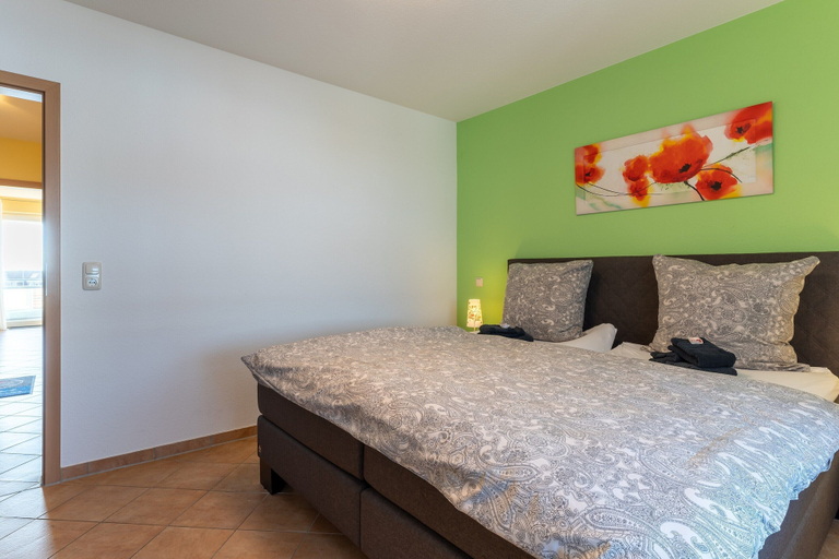 Bedroom 2, Apartment in Busum With Harbor Views, Dithmarschen