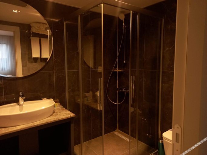 Bathroom 3, GRAND DORA HOTEL, Çankaya
