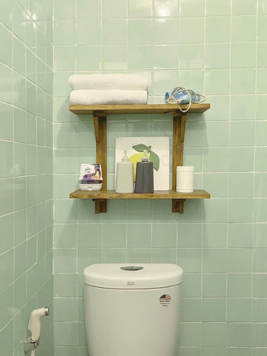 Bathroom 4, Maoki House, District 1