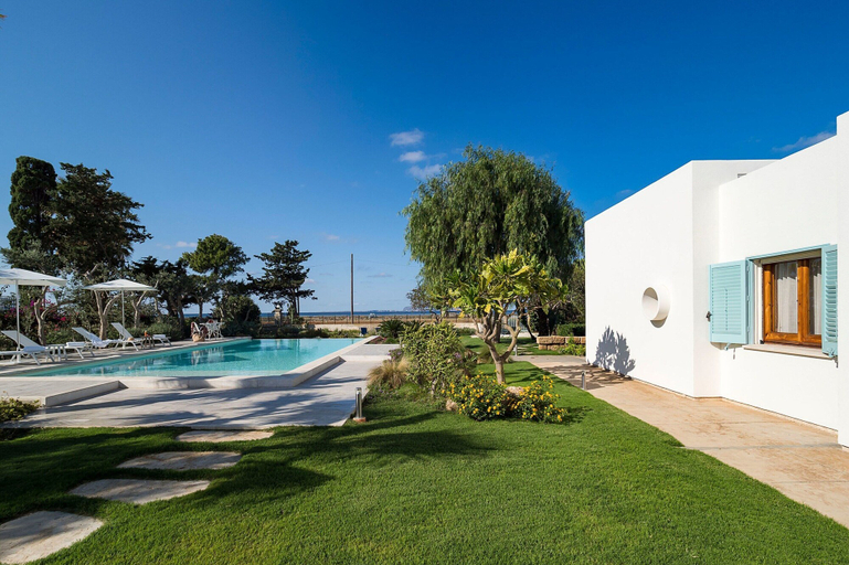 Others 4, Villa in Trapani With Private Pool & Near Sea, Trapani