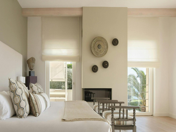 Room 4, Villa in Tranquil Hillside Location, Baleares