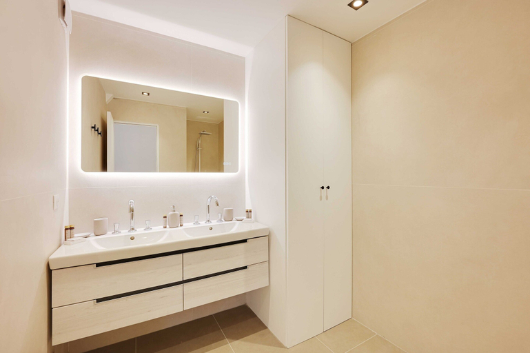 Bathroom 3, Charming Apt With AC & Balcony, Hauts-de-Seine