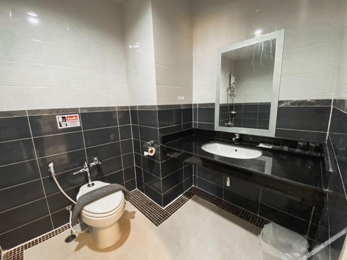 Bathroom, Garden View Betong Hotel, Batong