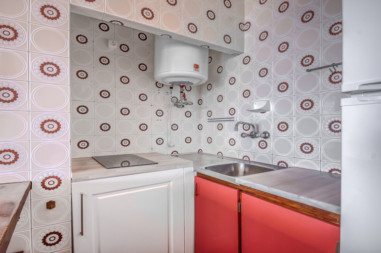 Private kitchen 4, Beachfront Apartment in Platja Almadrava, Girona