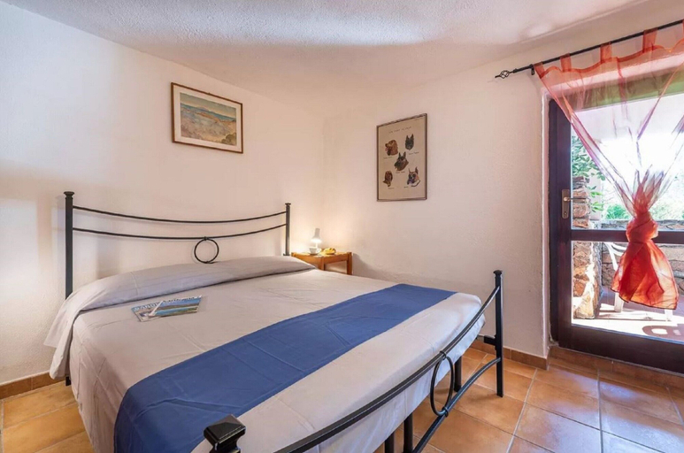 Room 5, Spacious Beach House for 6 in Sardinia, Olbia-Tempio