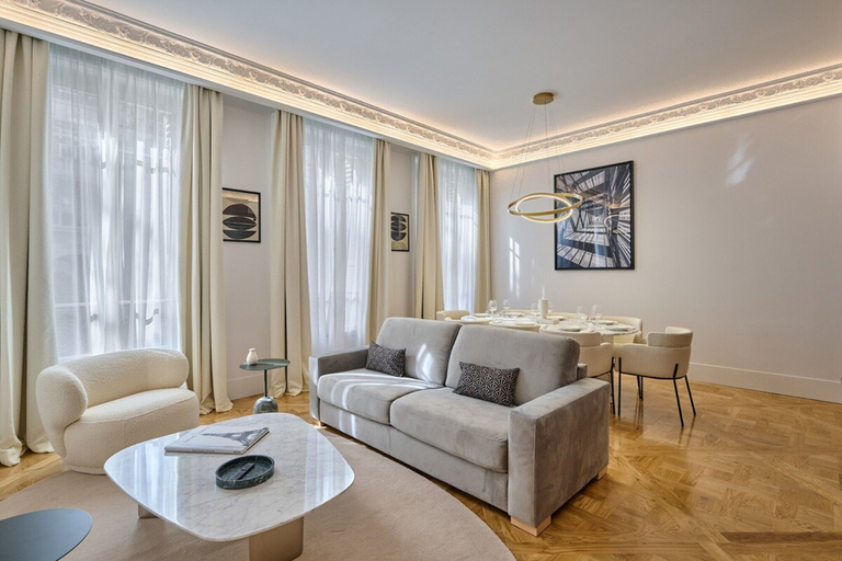 Living area 3, Luxurious Matignon/saint Honore Apartment, Paris