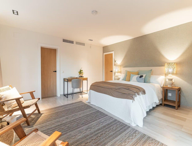 Room 2, Superb Villa With Private Lagoon Pool, Alicante