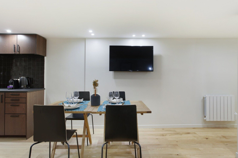 Dining 4, Modern Apartment 2 Bedrooms - Center of Paris, Paris