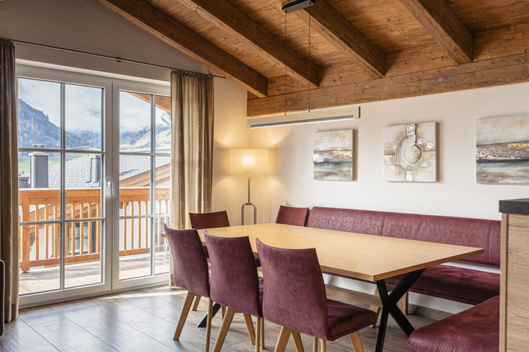 Dining 4, Superior Ferienhaus # 4C mit Sauna, Zell am See