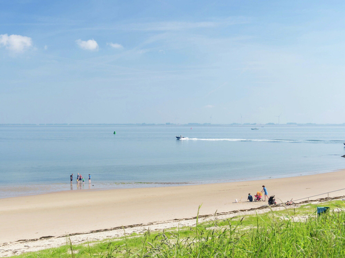 View from property 3, Nice Chalet with Fireplace near Oosterschelde, Kapelle