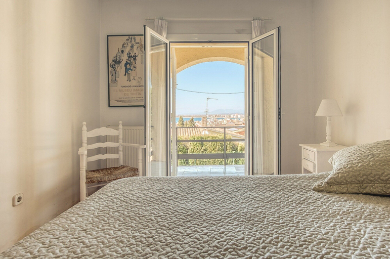Room 4, House in Roses With Pool Near La Punta Beach, Girona