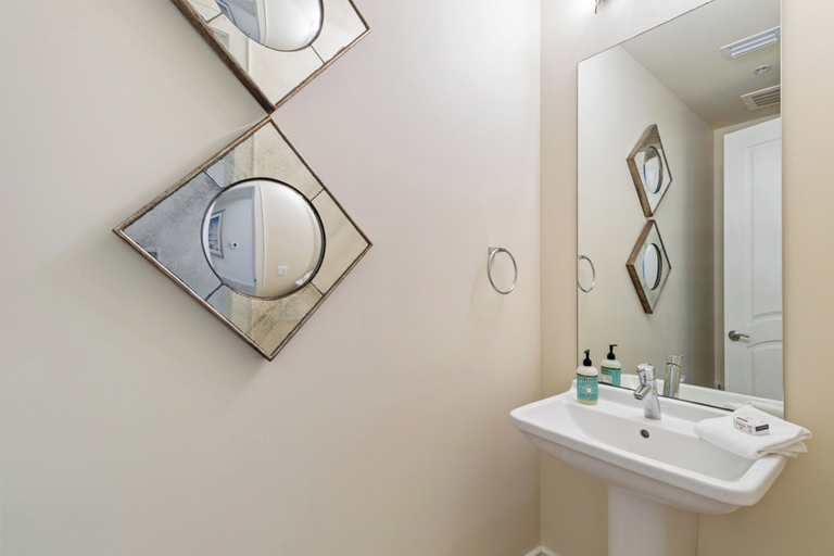 Bathroom 4, Turquoise Place 2205 C, Baldwin