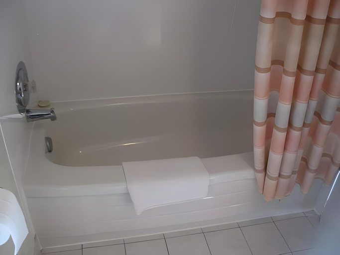 Bathroom 3, Borden Inn & Suites, Simcoe