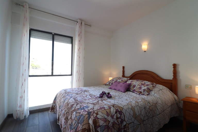 Room 5, Apartment in Roses With Balcony, Girona