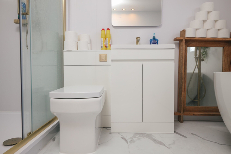 Bathroom 3, Frankys Place Residence in Leeds, Leeds