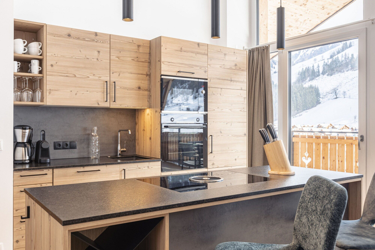 Private kitchen 2, Modern Apartment 100 m From ski Area, Zell am See