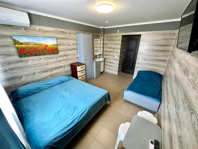 Bedroom 4, Aquamarine, Kominternivs'kyi
