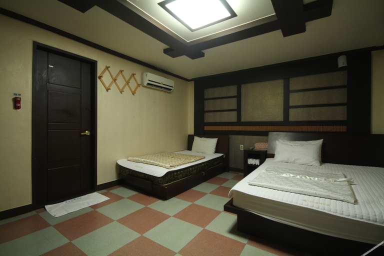 Bedroom 4, Changnyeong Namji Love Holic, Changnyeong
