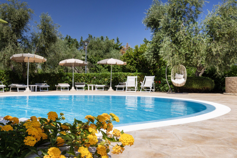 Pool 2, Apartment With Communal Pool, Foggia