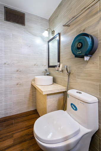 Bathroom 12