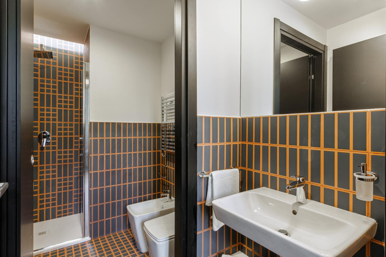 Bathroom 4, Bright Ground-floor Studio in Milan, Milano