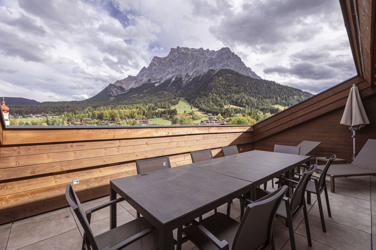 Outdoor dining, Amazing Penthouse Near Ski-area, Reutte