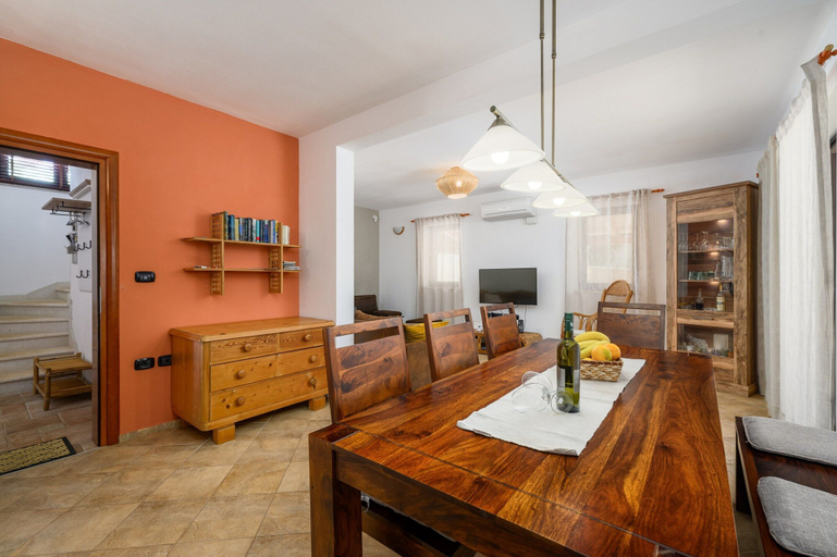 Dining 2, Lovely Villa Near the Beach, Višnjan