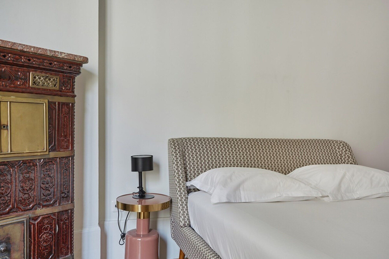 Room 2, Magnificent Flat Centre de Paris Le Marais, Paris
