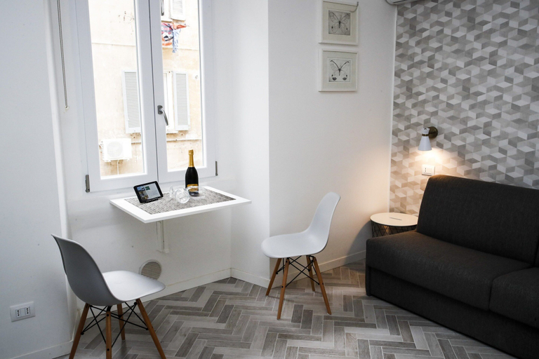 Living area, Stylish Studio in Milan, Near Metro, Milano