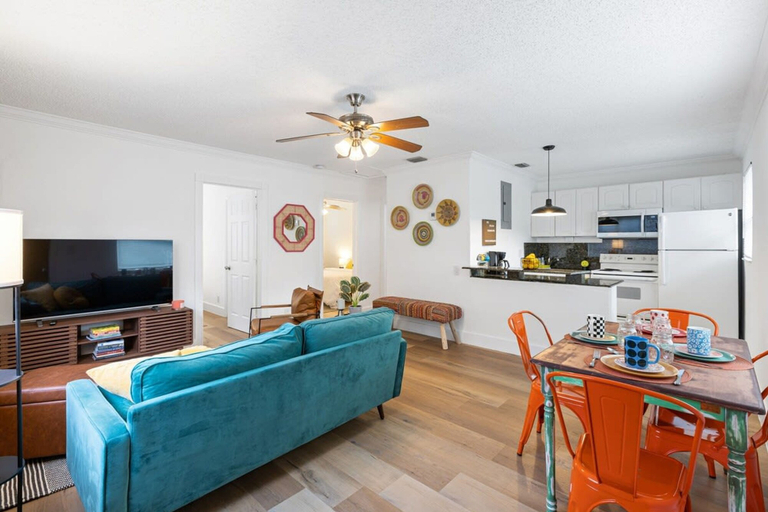 Room 2, The Yellow Submarine Sailboat Bend, Broward