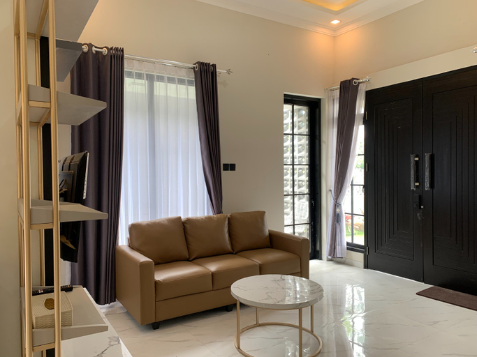 Villa Aura by Aura Group, Malang
