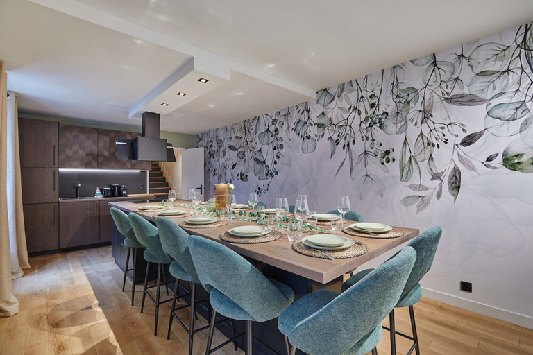 Dining 4, Sublime Triplex Paris Le Marais, Paris