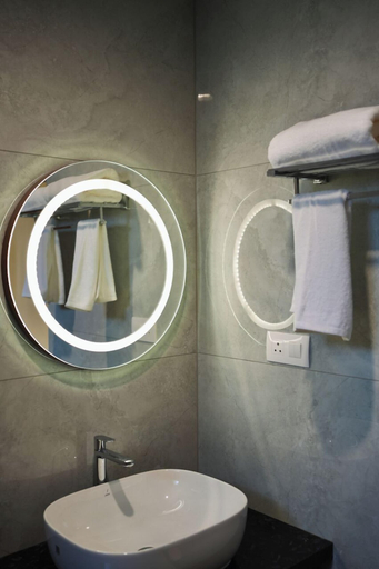 Bathroom 14