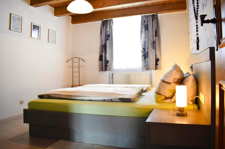 Bedroom 5, Apartment Near Kurpark Lake, Regen