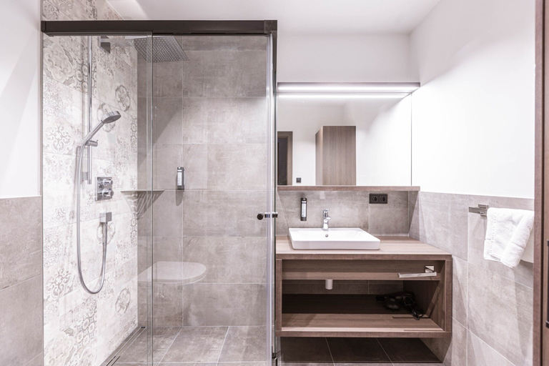 Room 5, Spacious Apartment With Terrace, Kitzbühel