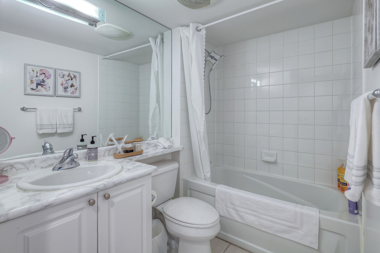 Bathroom 3, Rivetstays - The Yonge Grand Suites, Toronto