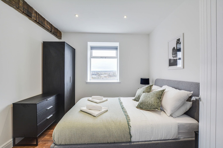 Room 4, Host Stay Canalside Lofts Apartment, Lancashire