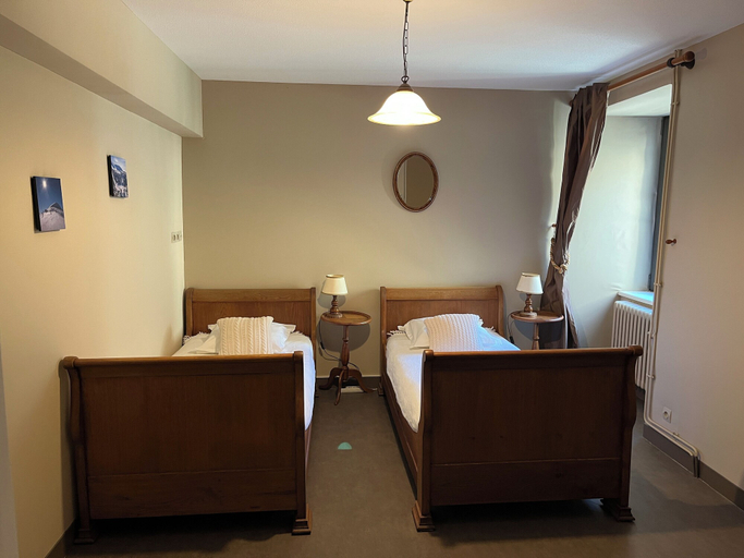 Bedroom 4, Auberge du Pont de Lanau, Cantal