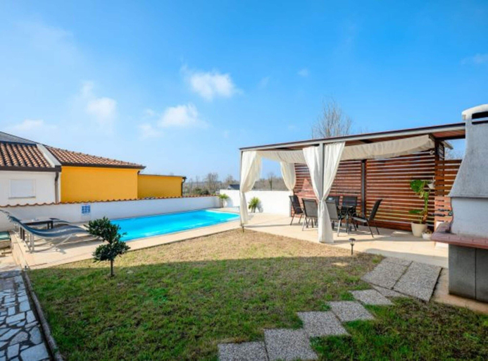 Pool 3, Beautiful Apartment With Parking Space, Poreč